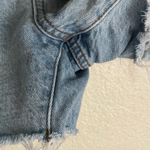 Madewell The Momjean Light Wash Distressed Denim Cutoff Shorts 30 - Picture 6 of 11